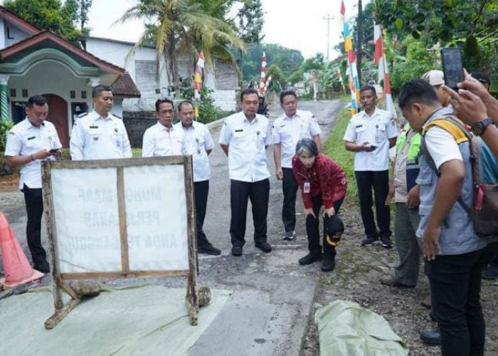 Infrastruktur Jalan di Kabupaten Cilacap Akan Diperbaiki Secara Bertahap