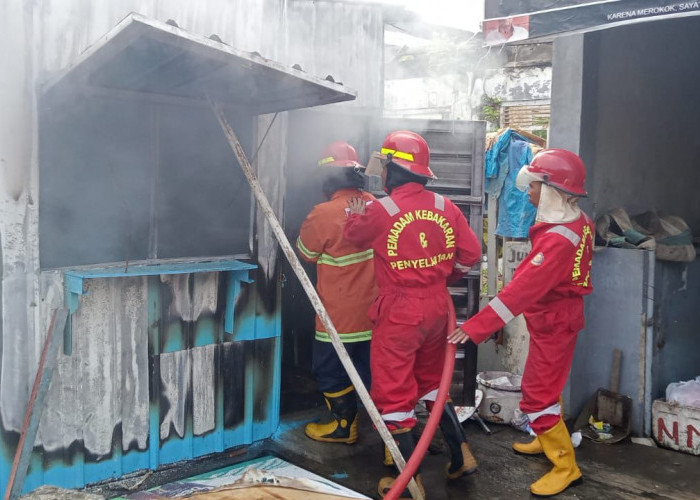 Kontainer Penjual Es Teh di Cilacap Terbakar, Diduga Korsleting Listrik