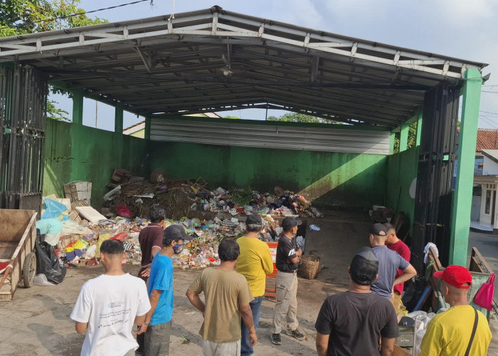 Sampah Menumpuk di TPS Kawasan Penduduk di Cilacap, DLH Cilacap Lakukan Pantauan di Titik Rawan 