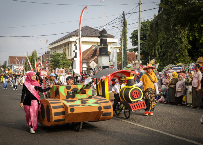 Dari Kreativitas Pelajar hingga Rezeki Pedagang, Ini Cerita Karnaval HUT RI Banjarnegara