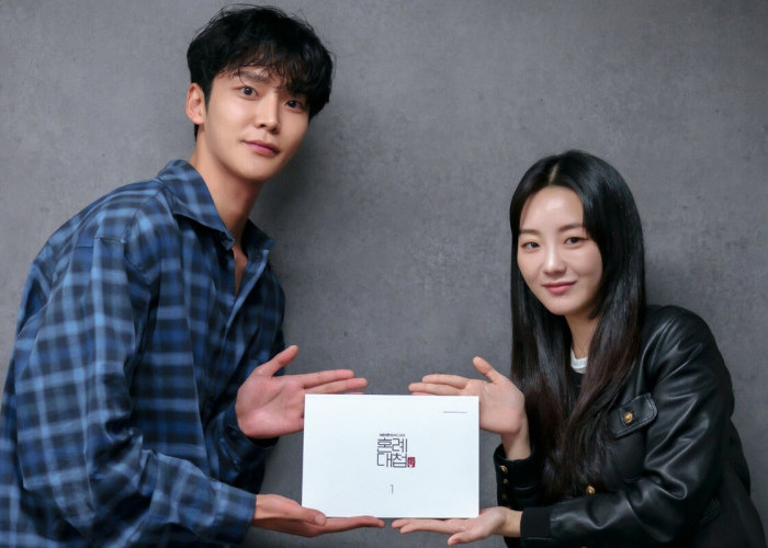 Rowoon dan Cho Yi Hyun Terlihat Serasi Saat Pembacaan Naskah Film “The Matchmaker”