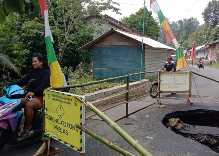 Warga Desa Watuagung Galang Donasi Tangani Jembatan Amblas