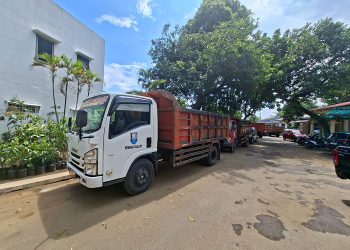 DLH Cilacap Angkut 100 Ton Sampah Harian dengan 37 Truk, Imbau Warga Kurangi Sampah Dapur