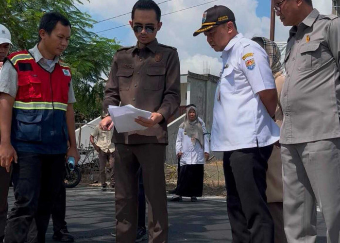 Cek Proyek Jalan, Komisi C DPRD Kabupaten Cilacap Temukan Retakan Ketebalan Tak Sesuai