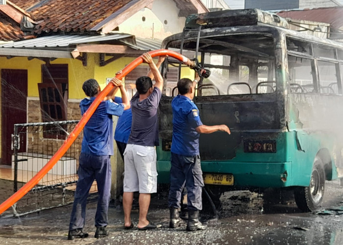 Mikro Bus Terbakar di Majenang, Diduga Korsleting Sistem Kelistrikan Tangki BBM