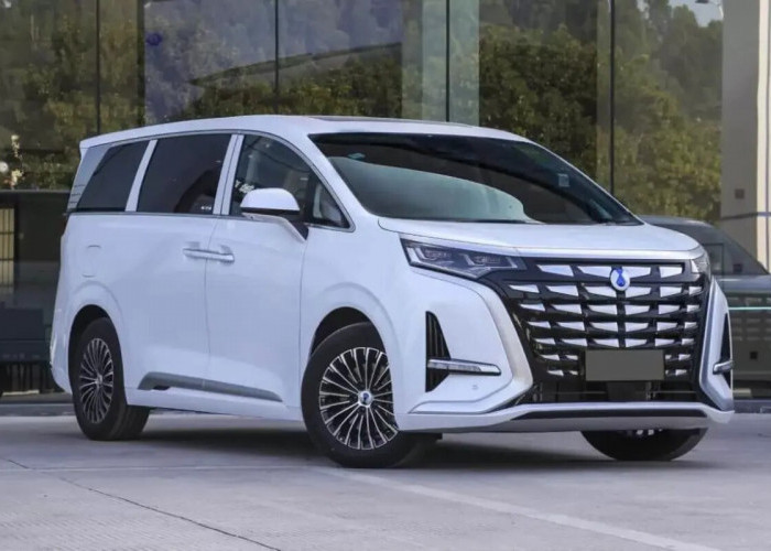 Jadi Pesaing Baru Alphard, Inilah Penampakan Mobil Listrik BYD Denza D9 yang Telah Hadir di Thailand