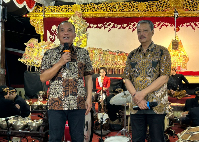 Sumanto Ajak Masyarakat Teladani Nilai Positif di Lakon Wayang Kulit