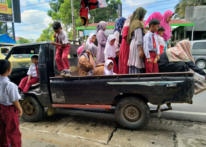 Pencairan Program Indonesia Pintar Menumpuk di Bank Penyalur