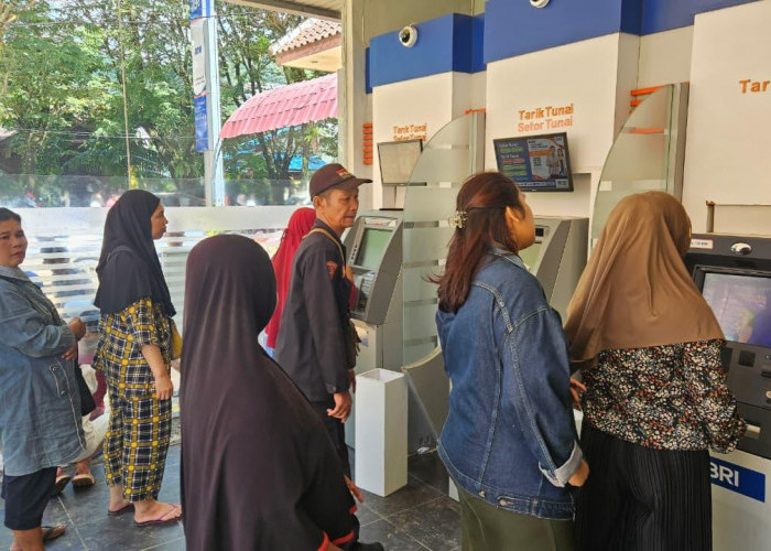 Akses Layanan BRI Tetap Terjaga di Daerah Terisolir Bencana Banjir Bandang melalui Satelit