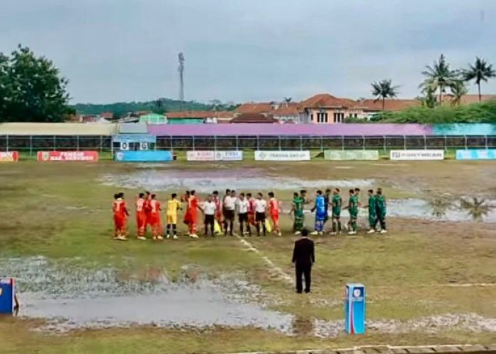  Becek dan Berlumpur, Stadion Chandradimuka Jadi Sorotan