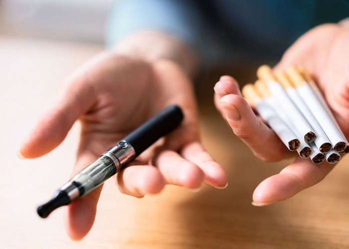 Rokok Konvensional vs Vape Perasa, Lebih Bahaya Mana?