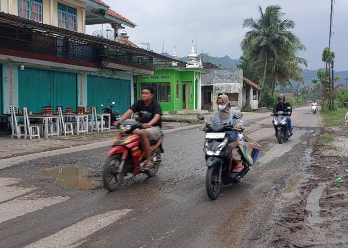 Kerusakan Jalan Karangbolong Kebumen Ditangani Darurat