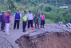 Luapan Sungai Merawu dan Bojong Terjang Jembatan Desa Karekan Hingga Ambrol