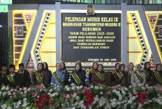 SMK Ma’arif 9 Beri Penghargaan Lulusan Terbaik