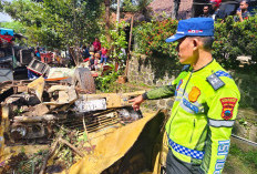 Truk Muatan Combine Guling Terguling di Banyumas, Dua Orang Meninggal