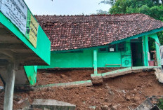 Cuaca Ekstrem Akibatkan Longsor di Cilacap, Sekolah di Cipari Rusak Berat