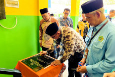 Kakanwil Kemenag Jateng Resmikan Ruang Kelas Baru MTsN 3 Cilacap