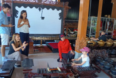 Turis Perancis Belajar Gamelan di Banyumas, Oemah Gamelan Tingkatkan Layanan Wisata Budaya