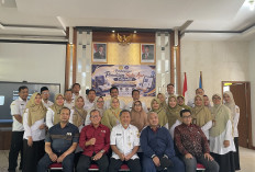 Tim FMIPA Unsoed Dampingi Guru SMA Negeri 1 Kejobong Menulis Buku Ajar Matematika Interaktif