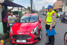 Brio Tabrak Mobil Parkir di Purwokerto, Diduga Sopir Kurang Konsentrasi
