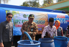 Kemenag Cilacap Salurkan 8.000 Liter Air Bersih ke Desa Kalijeruk