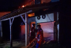 Diduga Korsleting Listrik, Dua Ruko di Majenang Cilacap Ludes Terbakar