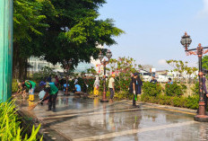 DLH Banyumas Bersihkan Alun-alun Purwokerto, Pedagang Gotong Royong Atasi Sampah dan Bau