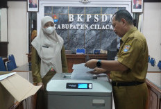 Ratusan Arsip Lama di BKPSDM Cilacap Dimusnahkan