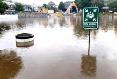 Banjir Rendam Simpang Unsoed Purwokerto, Sejumlah Motor Mogok