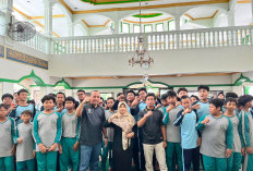 SMP Muhammadiyah Sampang Tanamkan Karakter Peduli Sesama