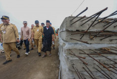 Taj Yasin Kawal Pembangunan Hybrid Seawall, Warga Demak Menatap Pemulihan Tambak