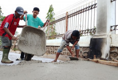 Warga Sumpiuh Banyumas Perbaiki Jalan Rusak, Donasi Rp50 Juta Atasi Kerusakan Dekat Pasar