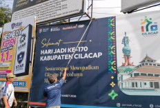 Puluhan Spanduk Tak Berizin di Wilayah Kota Cilacap Ditertibkan Satpol PP