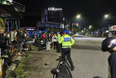 Diduga Terobos Lampu Merah Dua Motor dan Mobil Tabrakan di Simpang Srimaya, Empat Pelajar Luka Ringan 