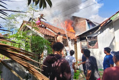 Kebakaran Rumah di Kutabanjarnegara, Warga Bantu Padamkan Api di Tengah Krisis Air