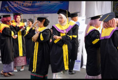 UT Purwokerto Wisuda 232 Mahasiswa, Dari Guru hingga Ibu Rumah Tangga Berhasil Raih Gelar