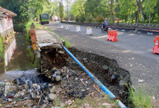 Sering Jadi Parkir Truk, Trotoar dan Jalan di Selabaya Ambles Lagi Meski Baru Diperbaiki Tahun Lalu