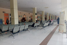 Antrean Panjang di Layanan Farmasi RSUD Cilacap Dikeluhkan 