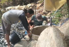 Bertahan dari Kekeringan, Warga Gotong Royong Cari Sumber  Air