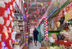 Pedagang Hias Pasar Cilongok , Puluhan Lorong Semarakkan HUT RI di Banyumas