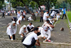 Dukung Gerakan Jateng ASRI, 200 Warga Purbalingga Gelar Aksi Bersih Sampah di Pasar Segamas