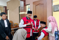 Tiga Terdakwa Kasus Tambang di Banyumas Dituntut 1 Tahun, Keluarga Menangis