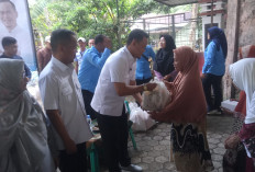 Bupati Fahmi dan Rofik Hananto Salurkan 135 Paket Sembako ke Warga Desa Arenan Purbalingga