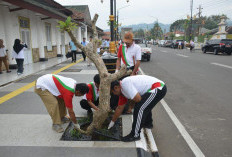 Puluhan Ribu Warga Cilacap Ikuti aksi Bersih-Bersih Lingkungan