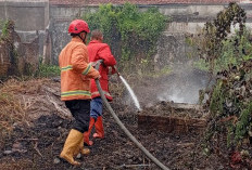 Lahan Dekat Pasar Manis Purwokerto Terbakar, Ban Bekas Picu Asap Tebal 