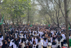 HSN, Puluhan Ribu Santri Gelar  Pawai Budaya dan Istighosah di Pantai Setrojenar