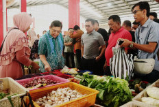 Tinjau Pasar Badhog, Utut Adianto Sebut Harga Stabil dan Dorong MBG Libatkan Pedagang Kecil