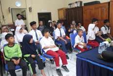 Pelajar Buayan Dapat Bantuan Alat Sekolah