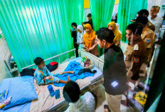 Gibran dan Ahmad Luthfi Turun Langsung Tinjau Pasien Dugaan Keracunan MBG di Batang