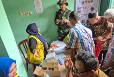 Ratusan Lansia Kebumen Terima Kacamata Gratis